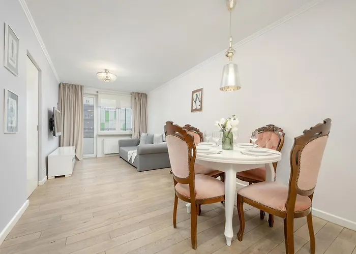 Central Warsaw Apartment Near Metro Swietokrzyska By Noclegi Renters