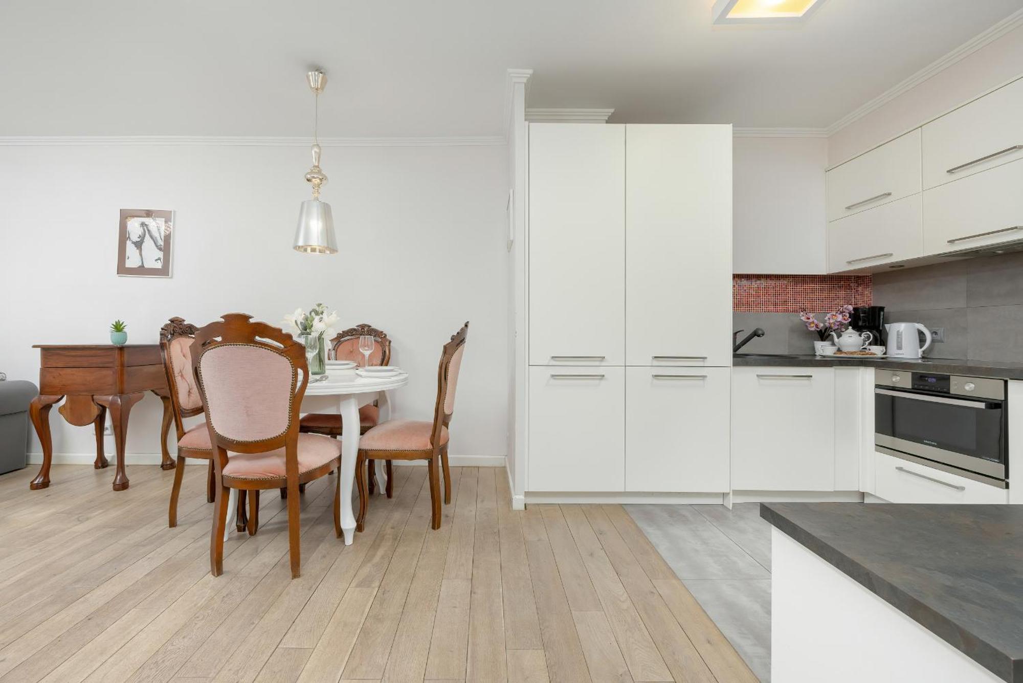 Leilighet Near Metro Swietokrzyska By Renters Warszawa