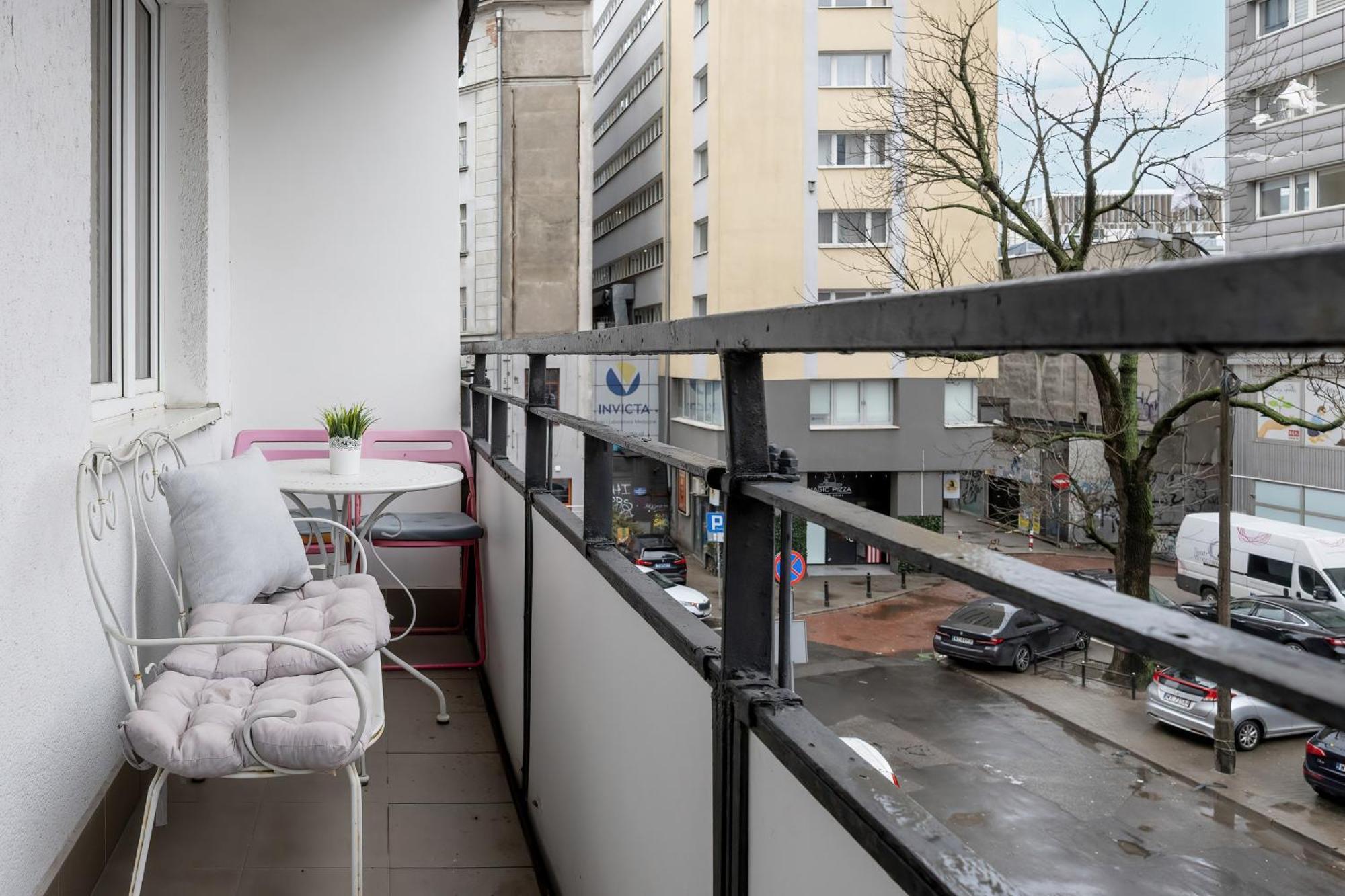 Near Metro Swietokrzyska By Renters Leilighet