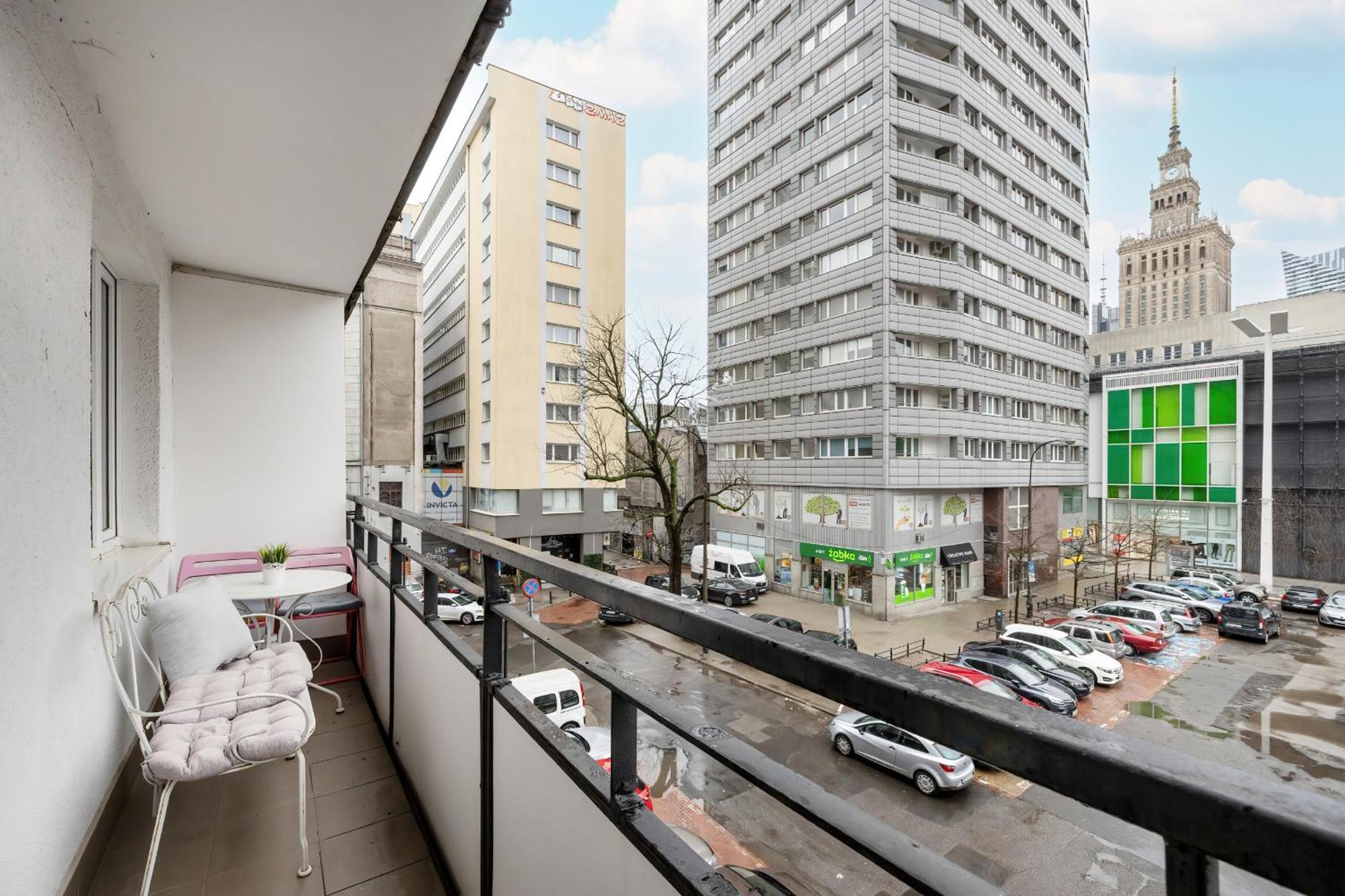Near Metro Swietokrzyska By Renters Leilighet *